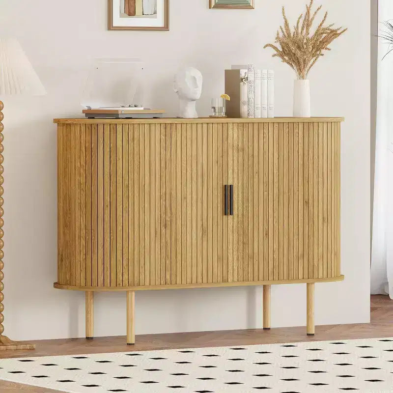 Meuble de rangement cannelé de 47 pouces avec portes coulissantes et étagères réglables, Console