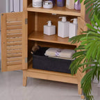 Meuble de salle de bain en bambou avec plusieurs étagères et portes, naturel